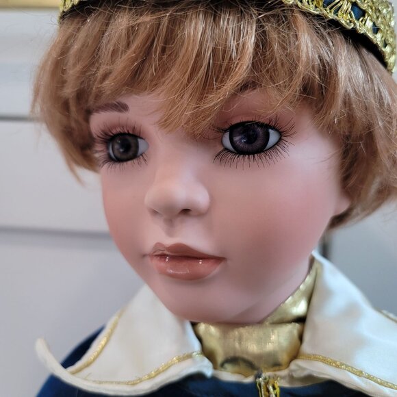 Micheal Reid Porcelain Prince Doll With Regal Outfit & Feathered Hat 28" 289/600 - Picture 11 of 16